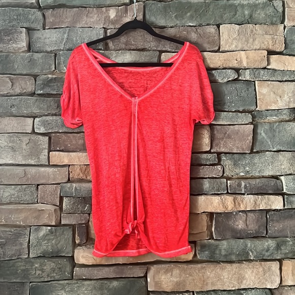 Fox Womens Tunic. Distressed Red. Slit in back. Size XS - Picture 2 of 3